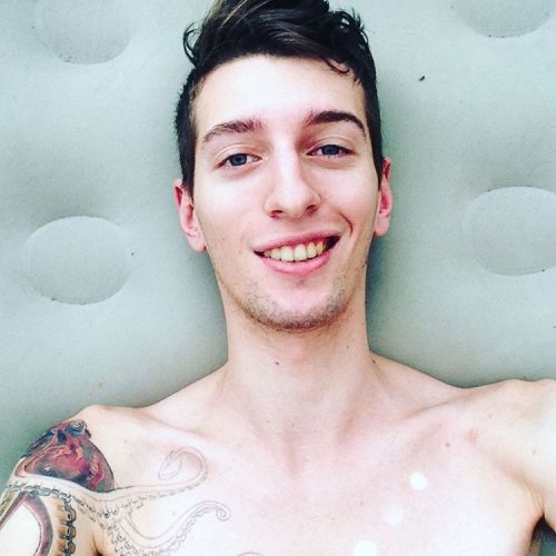 It&rsquo;s too early for morning. #gaymelbourne #gaytwink #smile #twink #mondayitus #needalcohol