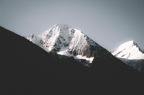 Soft morning light hitting the mountains.ask me anything!