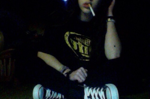 whyd-youonlycallmewhenyoure-high:  ☆† flowers in my hair and demons in my head †☆