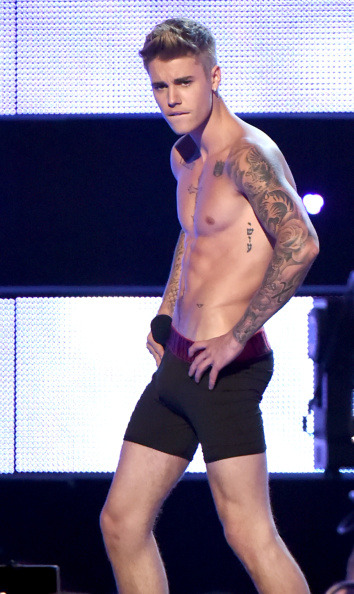 jbieberspain:  Fotos: Justin en el escenario porn pictures