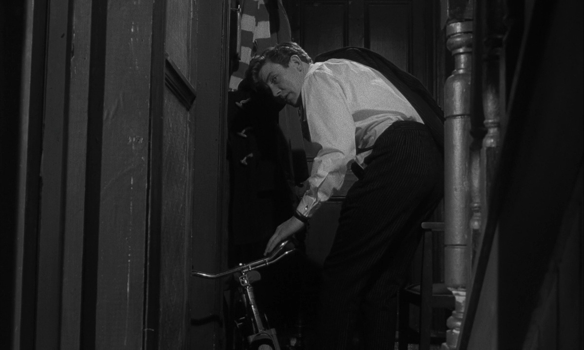 ozu-teapot:    Saturday Night and Sunday Morning | Karel Reisz | 1960  