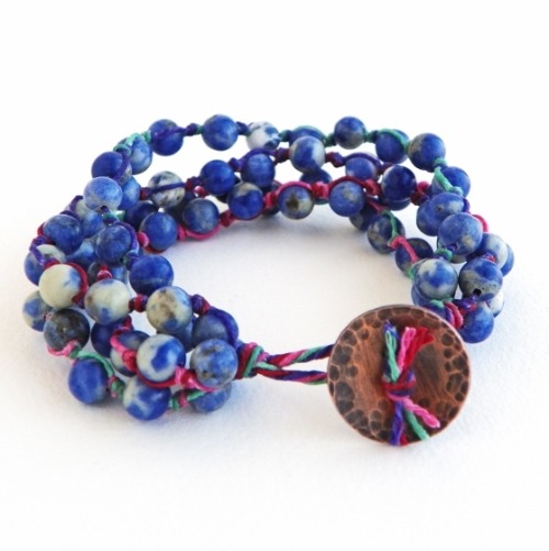 DIY Beginner Knotted Multi Strand Beaded Bracelet Tutorial from Erin Siegel here. This is called &ld