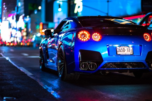itssoosh:  Late city nights.