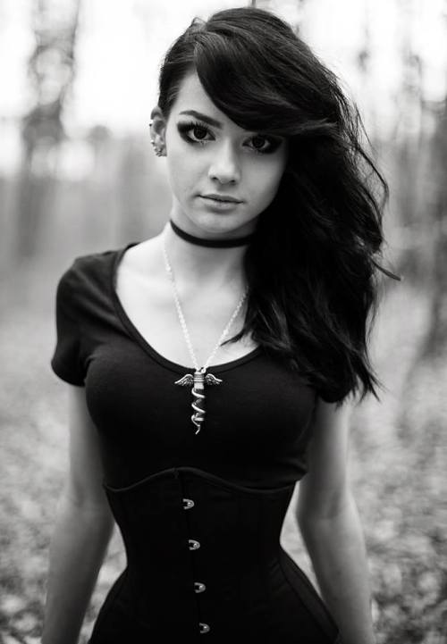 gothicandamazing:   Model: SyginPhoto: Daro takes photosWelcome to Gothic and Amazing |www.gothicand