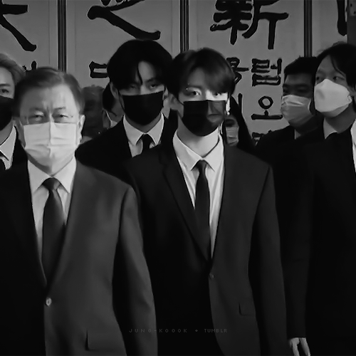 Jungkook With President Of South Korea