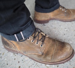 mycultizm:  #autumn is around the corner😉 Here we have a #timeless combination. Black #selvedge #denim of #lividjeans together with #redwingboots #8113 Enjoy life and weekend (hier: Cultizm)