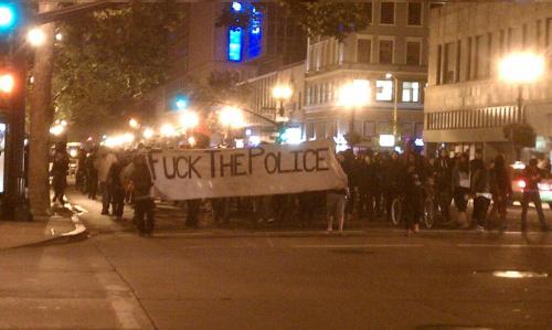 dimantez4ever: Oakland, California is rioting! Just to point out that this is a racially diverse gro