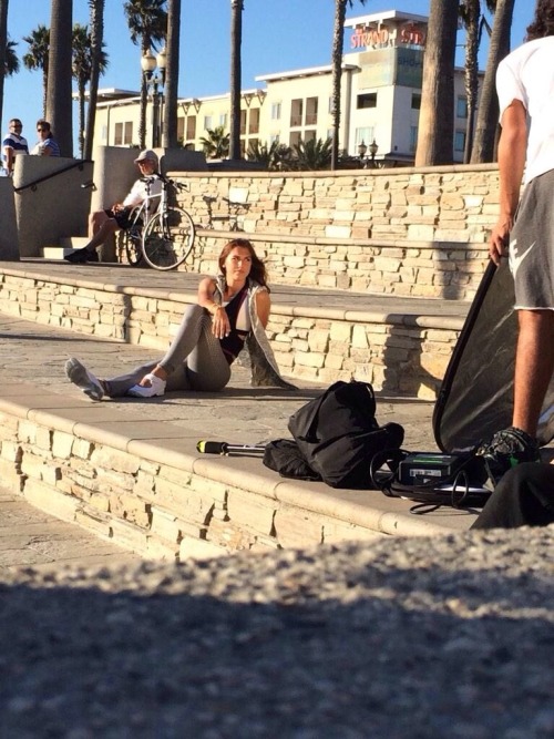 alexmorganfan:Alex doing her thing at the beachfound on twitter**