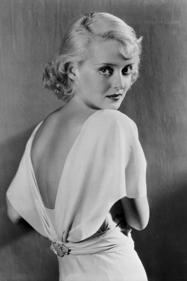 An absolutely stunning and beautiful Bette Davis. 1933.