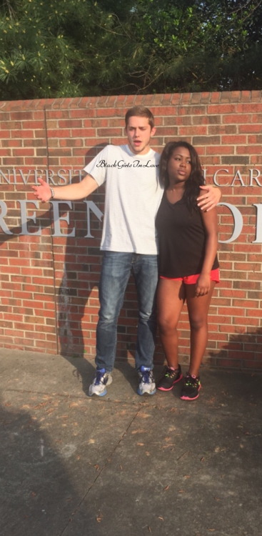 blackgirlsinlove:  Professional pictures versus us in real life :) - http://liveforthemoment26.tumblr.com/