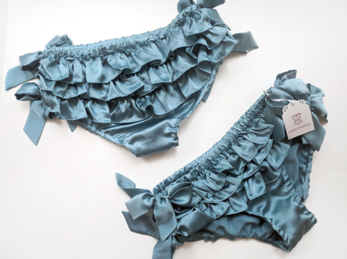 angelafriedman:Here they are, the best-known ruffled panties on the internet!  For the ultimate in l