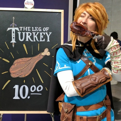 Wow I have taken approximately ZERO serious pictures of BotW Link at PAX East! So here have a turkey