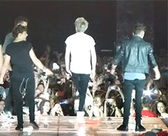 :  Louis notices Zayn looking lost and rushes over to help. (x) 