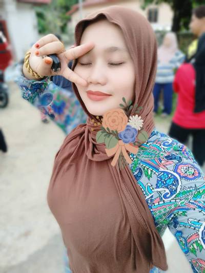 Zuelaiha mahat bini orang suka belanja.. tetek bes... - Tumbex