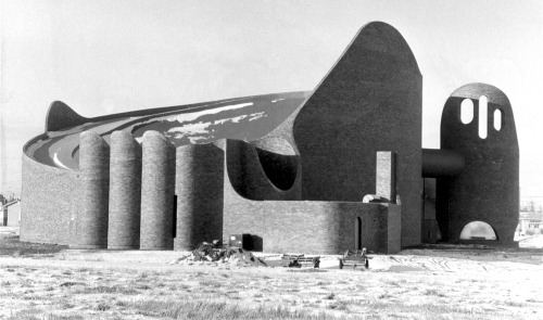 noosphe-re:St. Mary’s Parish / Douglas Cardinal Architect via “A Building Should Be Nurt