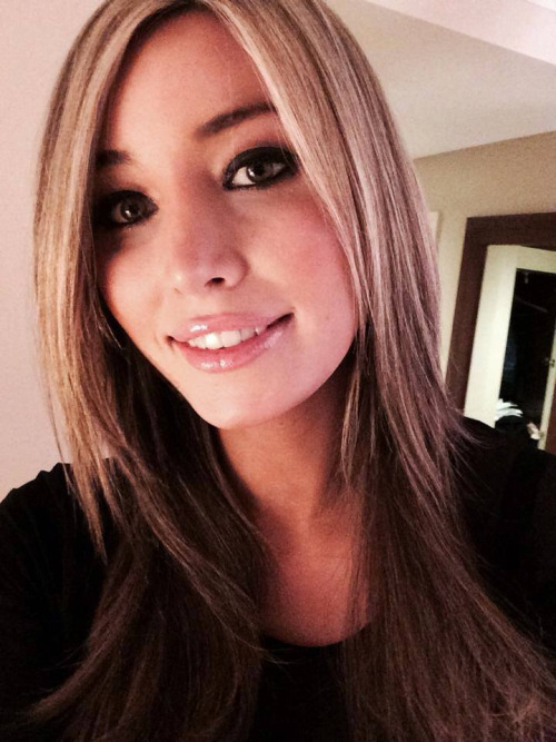 hgillmore:  Well Dressed Crossdressers and Transgendered Women