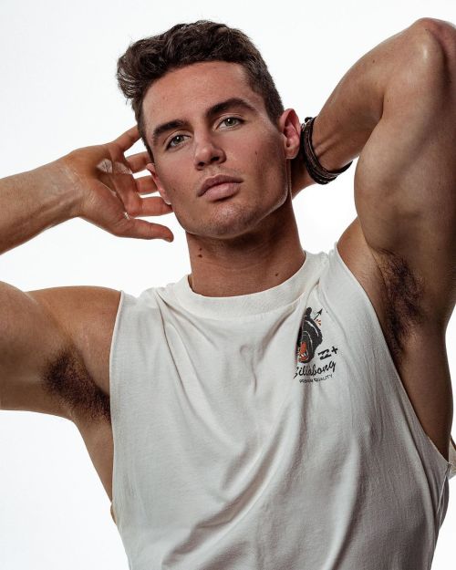 https://64.media.tumblr.com/e52f5a6a9a060cd29f5a49d13fc5e9e5/265bd7c02cf3bf2b-d0/s500x750/3a7eb1e669e5b004fcea2b5c84c17ce8608d98f9.jpg