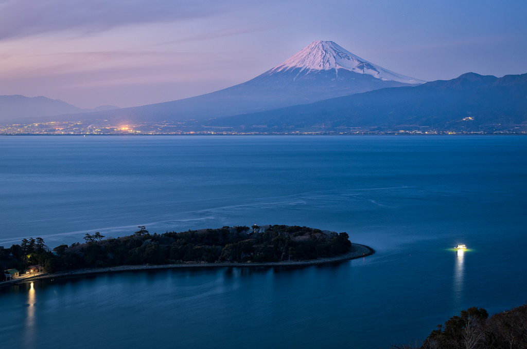 sitoutside:   Afterglow   by  Yuga Kurita  
