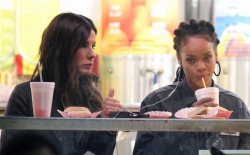 rihanna-infinity:December 7: Rihanna &amp; Sandra Bullock on set of ‘Ocean’s Eight’ in “Papaya Dog” in NYC.