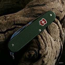 misters-pics:  Olive Drab Alox Cadet