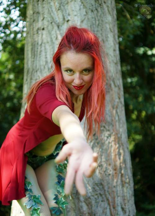 Sex eveetales:  Arkham Poison Ivy Cosplay - Evee pictures