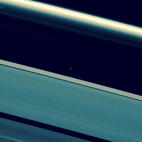 Earth and Moon between the rings of Saturn [1020x1020]