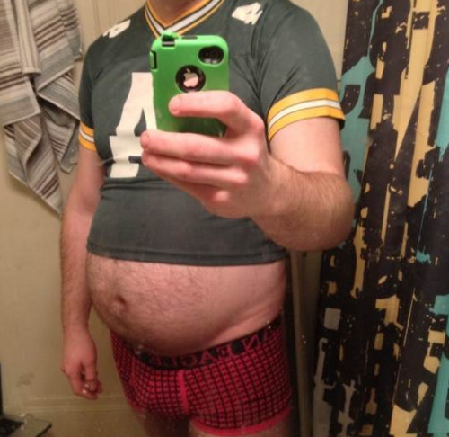 keepembloated: itsfunnycuz: frat boy :p The perfect shirt to show off a growing ballgut.