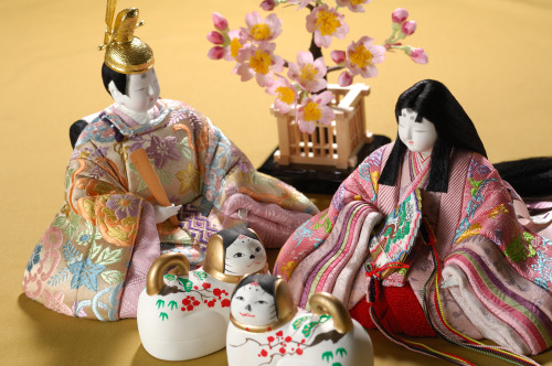 maihanami: Absolutely adorable hinamatsuri style dolls from Mataro-Doll. The precious junihitoe&hell