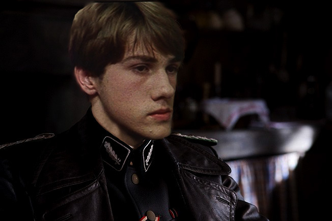 christophfanalways:  baby Landa