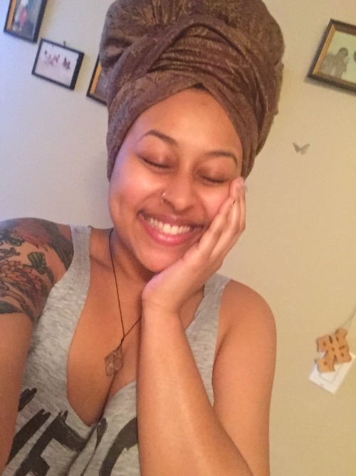 cherryroze:myhiphopmelody:  Got a wrap full of wisdom. 💛  😍