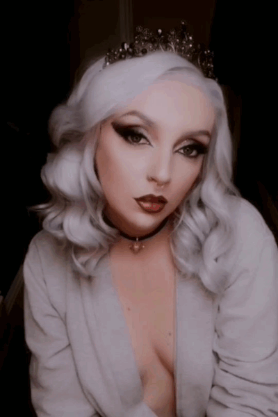 satans-knitwear:✨ Darling, you should see me in a crown. ✨Treat me ~ Tip me 
