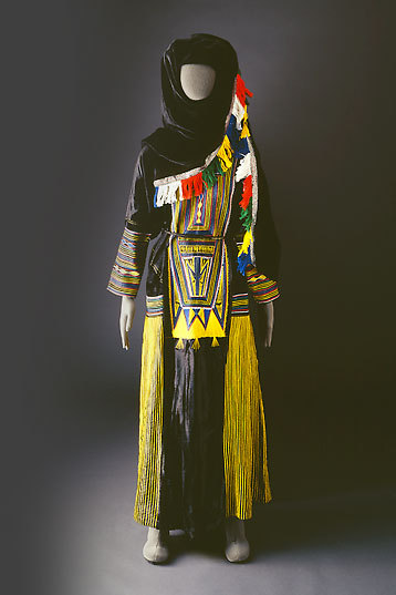sartorialadventure:Traditional costumes of Saudi Arabia