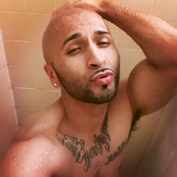 dcnupe:  sexxxyllll:  DADDYHEXX   Wow