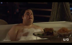 vivarockvegas:  here’s a shot of charley koontz in a bathtub from an episode of royal pains look at that babe