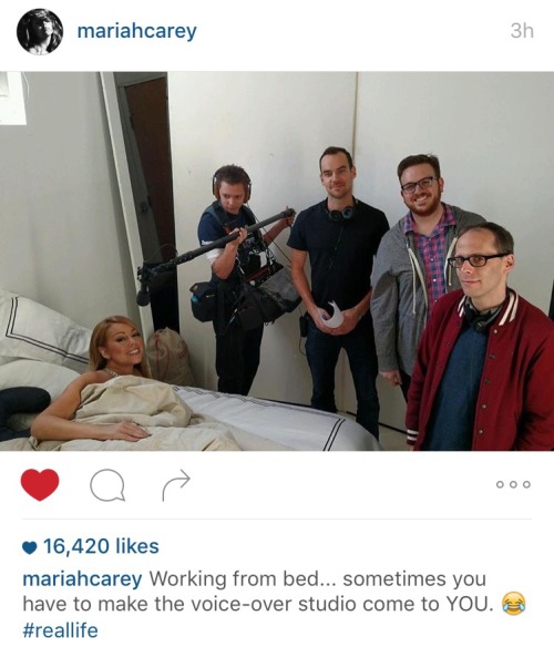 gotitforcheap:it’s nice of mariah carey letting weezer into her house 