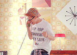 sugahani-blog:  so did donghae just successfully ask hyukjae on a date or am i completely