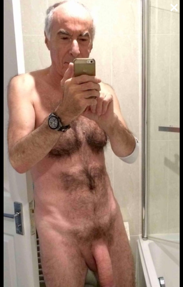 hungdaddylove:maturedaddyseniorbear:Helping my friend get his Grindr profile setup. I think he’ll be popular. 