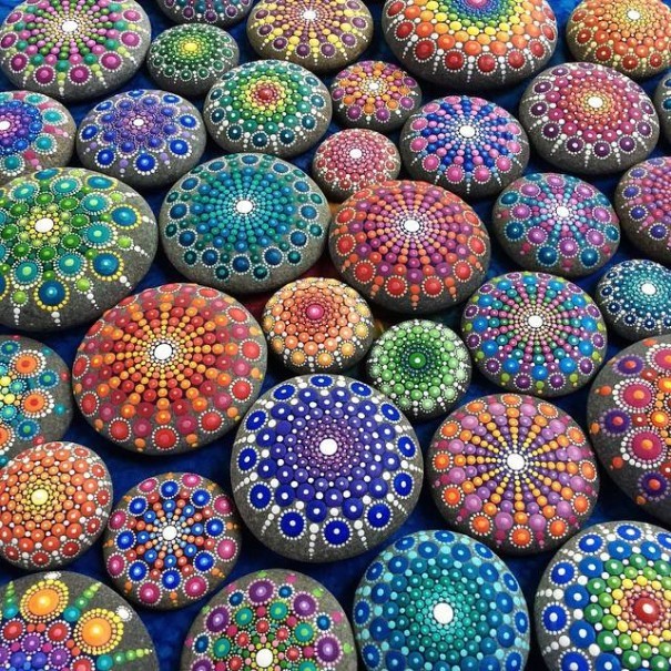 moonblossom: the-awesome-quotes:  Artist Paints Ocean Stones With Thousands Of Tiny