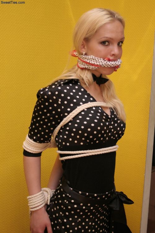 graybandanna:  Polka dot dress & polka dot gag