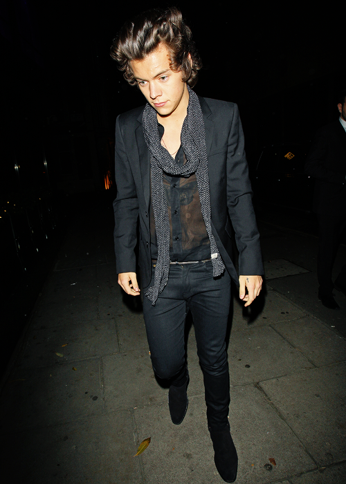 zarryfxck:  Harry leaving Playboy’s 60th Anniversary Issue Party