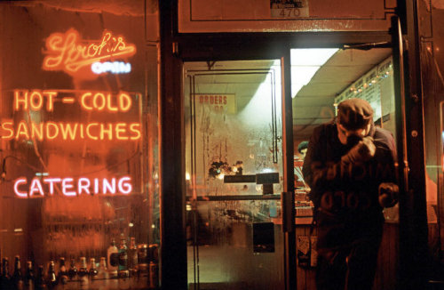 20aliens:USA. NYC. Winter night in a bar. 1985Ferdinando Scianna
