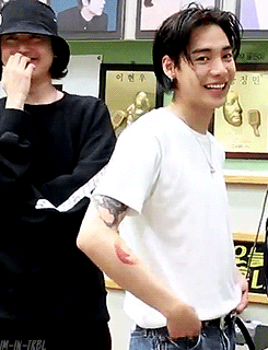 im-in-trbl:     170719  Kiss The Radio - Jaewon