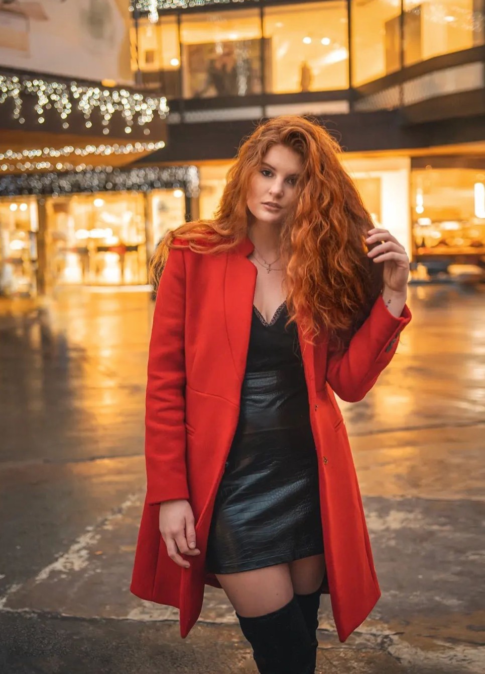 awesomeredhds:miklo.vaStřípky z kouzelné vánoční Prahy ❤️@richi.sekerak...#photography #photoshoot #photooftheday #photographer#photomodel #photoshooting #czechrepublic #gingerhair#gingergirl #redhead #czechgirl #prague #christmas#christmasphotoshoot