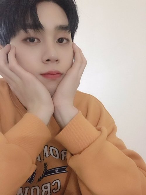 190305 Twitter[동원] 시차적응 실패&hellip; 외출하실때 다들 마스크 챙기세요!!! #크나큰 #동원[Dongwon] Failed at adapting to 