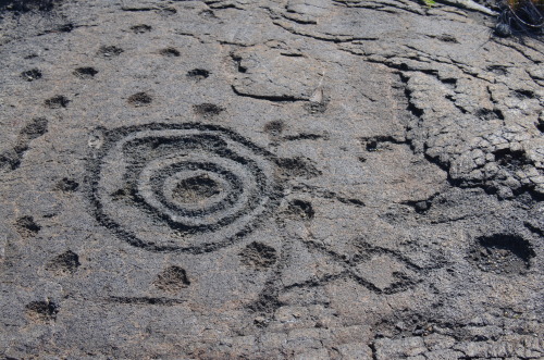 hikereyes: FOTO FLASHBACK - Nov. 24, 2013 - Petroglyphs on the Big Island…pretty amazing stuff! by H