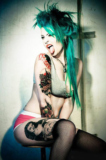altmodelgirlcrush:  Victoria van Violence 