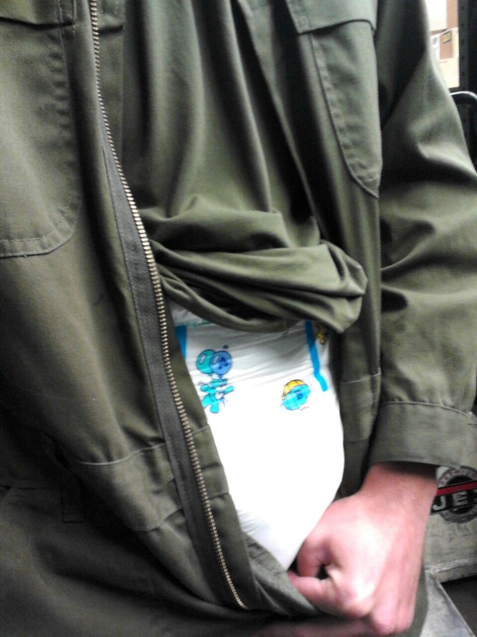 ronikat:  Aaand dis iz whats hiding under dem :3 hehe