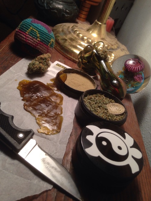 veraisastoner:tiannajuana:Set up to get hiiiiighly medicated💨  😍😍😍😍