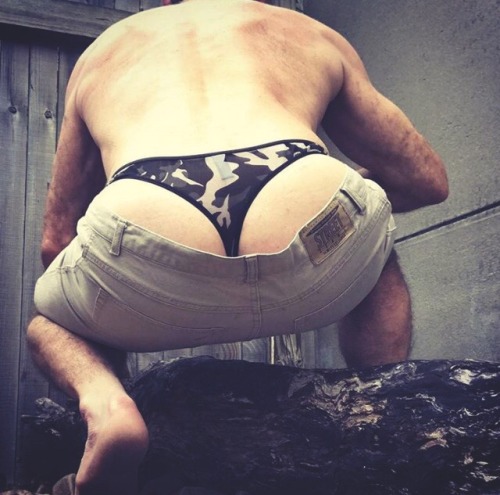 thongbaby:  Army daddy