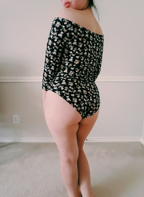 samanthas-corner:  sweetmidnightmoans:Florals adult photos